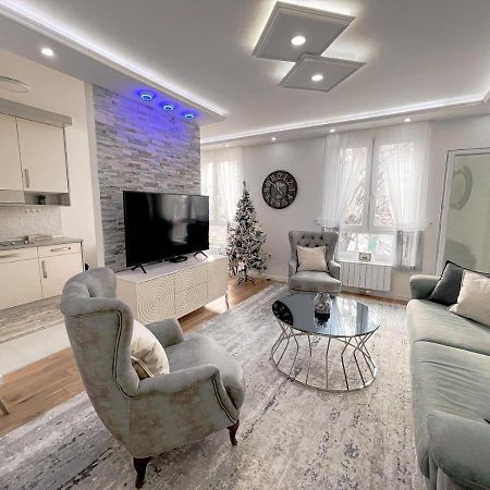 Fontana Apartmani Free Parking Tuzla Exterior foto